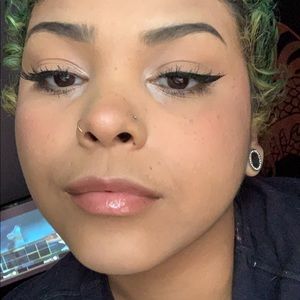 Meet your Posher, Monae